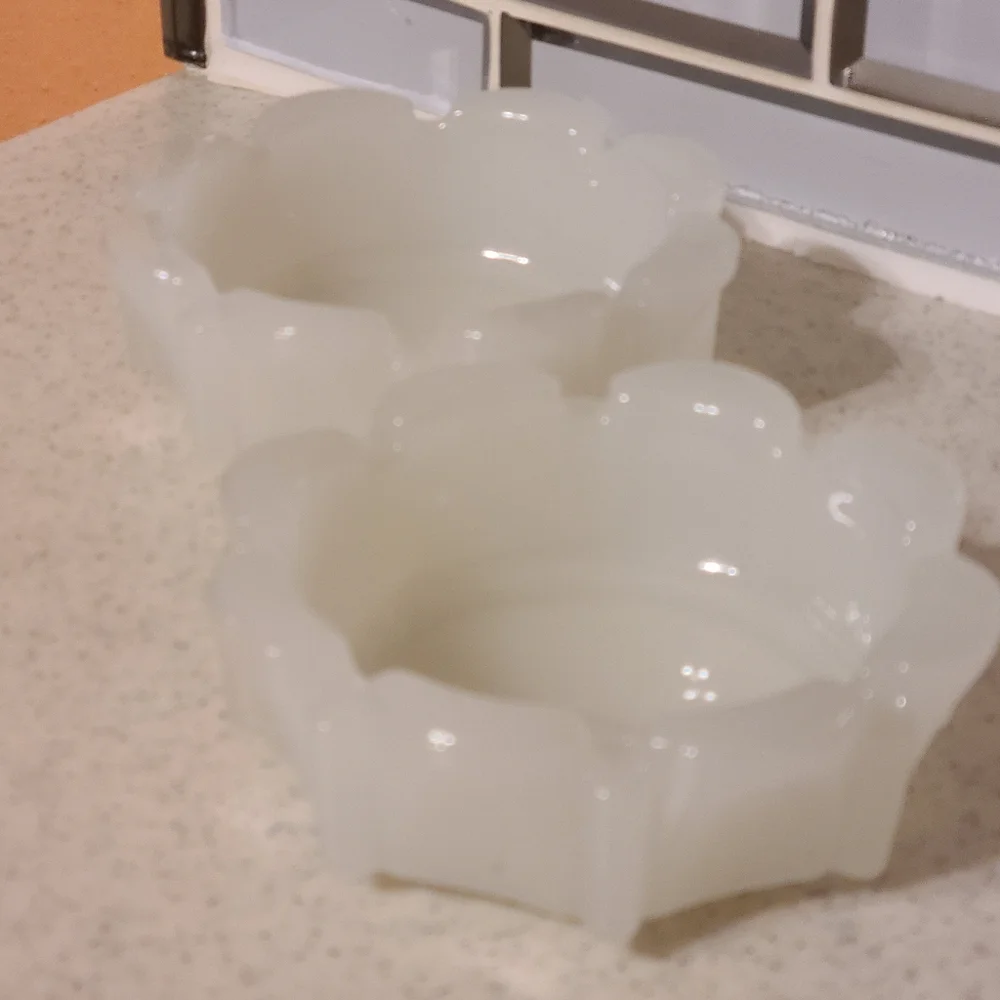 White Scalloped Glas.Ashtrays Set Of 2